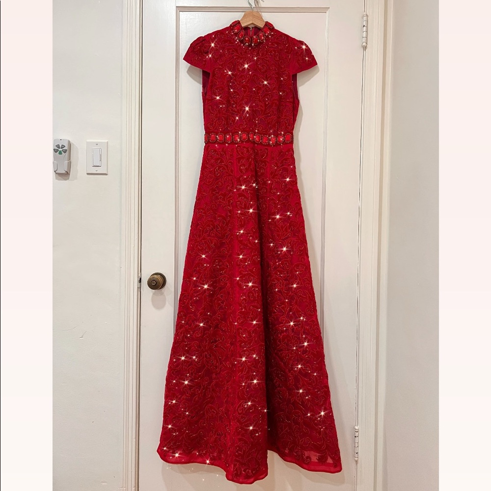 Beautiful Alice + Olivia embroidered red gown